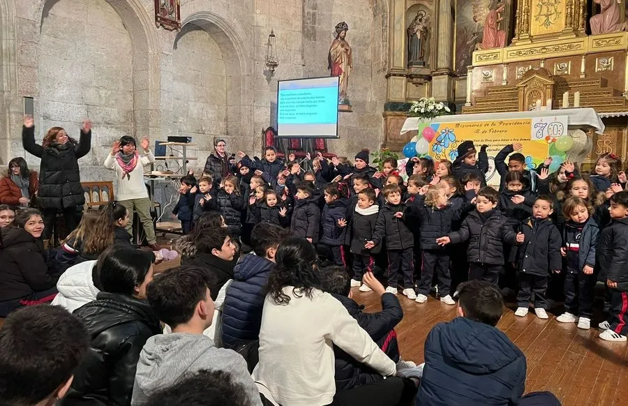 Foto 4 - Jornada l&uacute;dica en Misioneras-Santa Teresa para festejar el 70&ordm; aniversario de la Congregaci&oacute;n