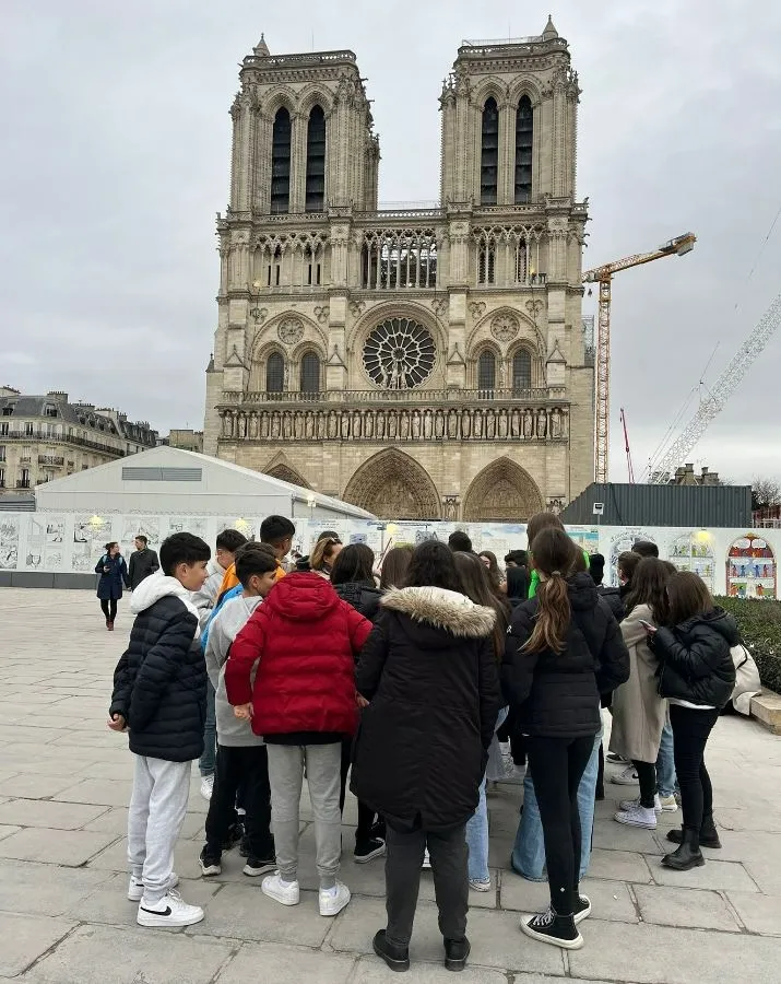 Foto 3 - Los alumnos de Franc&eacute;s de Misioneras-Santa Teresa recorren Par&iacute;s