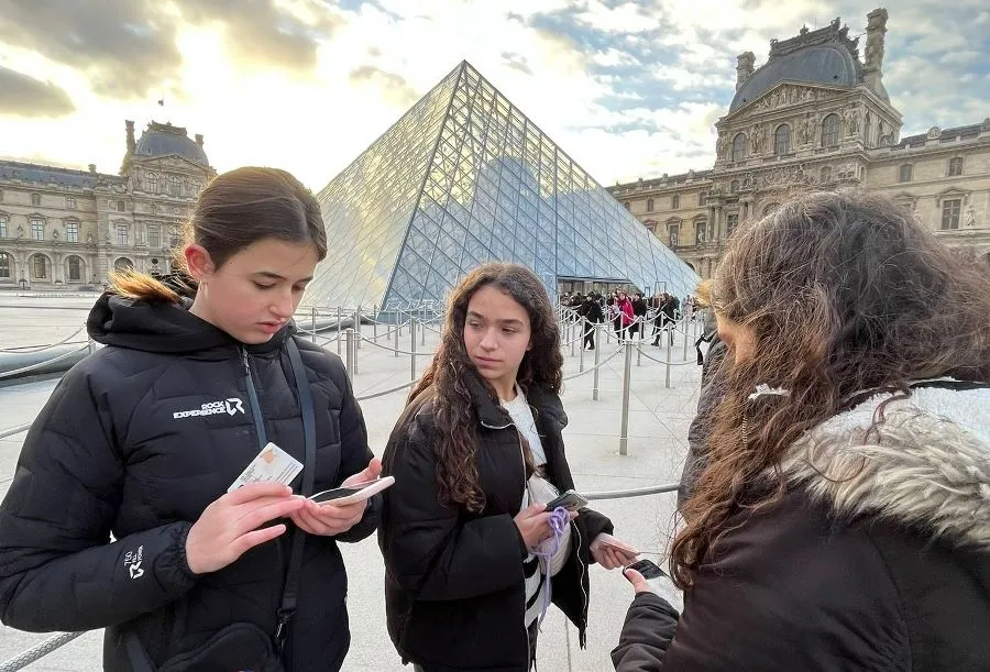Foto 4 - Los alumnos de Franc&eacute;s de Misioneras-Santa Teresa recorren Par&iacute;s