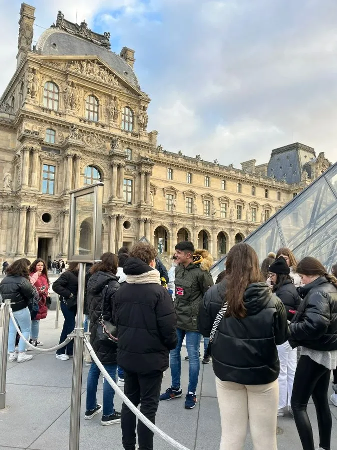 Foto 5 - Los alumnos de Franc&eacute;s de Misioneras-Santa Teresa recorren Par&iacute;s