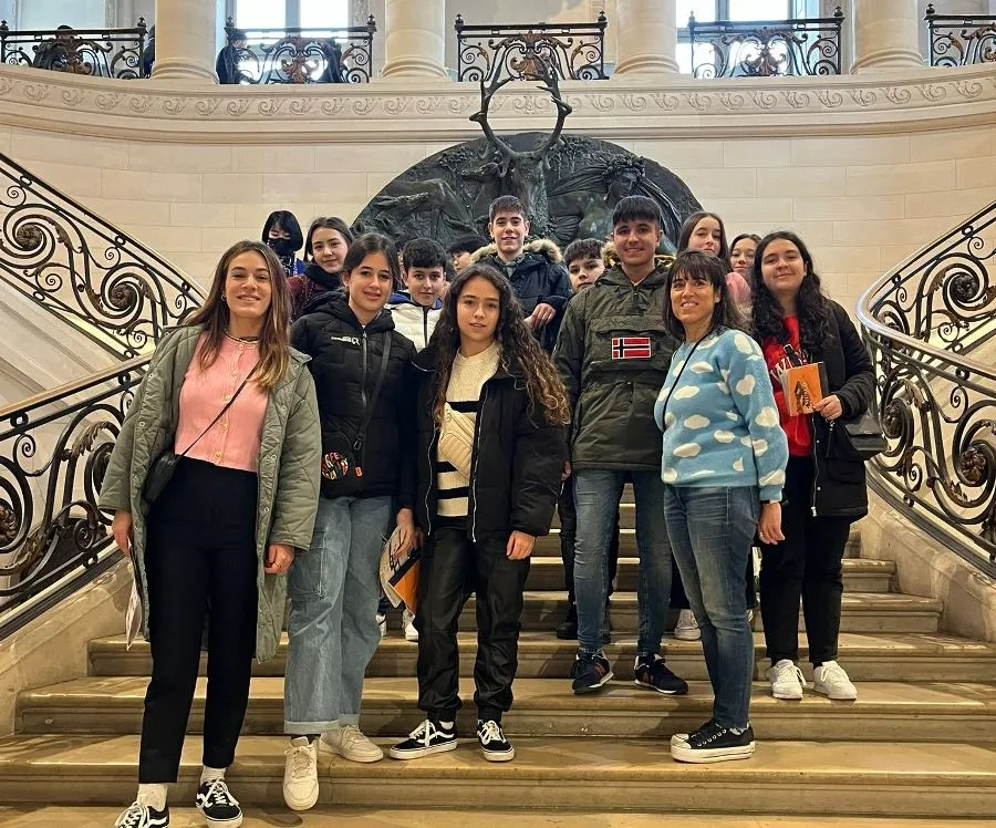 Foto 6 - Los alumnos de Franc&eacute;s de Misioneras-Santa Teresa recorren Par&iacute;s