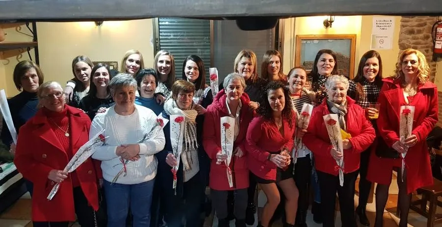 Foto 2 - Las &Aacute;guedas reciben rosas en Agallas
