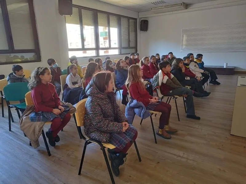 Visita de los alumnos del colegio San Juan Bosco a la Escuela Municipal de Música y Danza Santa Cecilia.
