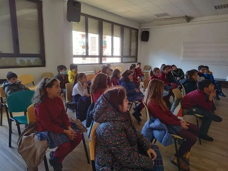 Visita de los alumnos del colegio San Juan Bosco a la Escuela Municipal de Música y Danza Santa Cecilia.