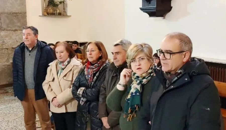 Foto 5 - Varios matrimonios renuevan sus votos en la Iglesia de San Andr&eacute;s