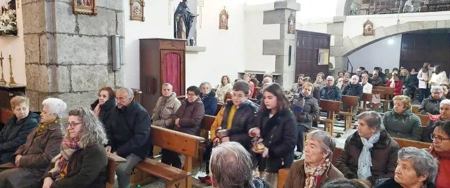 Foto 2 - Varios matrimonios renuevan sus votos en la Iglesia de San Andr&eacute;s