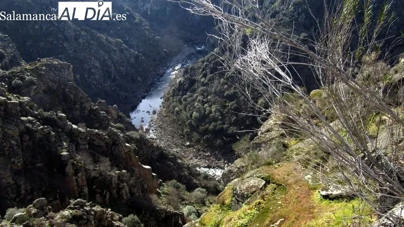 El grupo de senderistas del club Abadengo en el paraje 'el castillo' de Barruecopardo