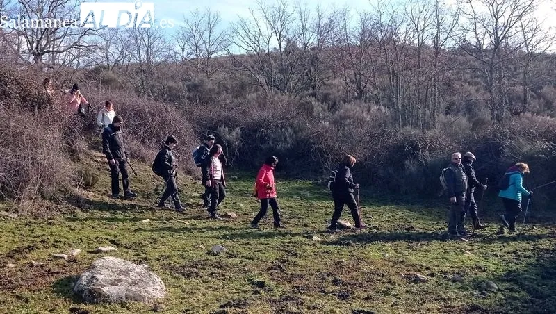 El grupo de senderistas del club Abadengo en el paraje 'el castillo' de Barruecopardo