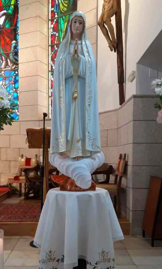 Foto 4 - Donan una Virgen a la Parroquia de Sancti-Sp&iacute;ritus tras salir ilesos 4 j&oacute;venes de un accidente