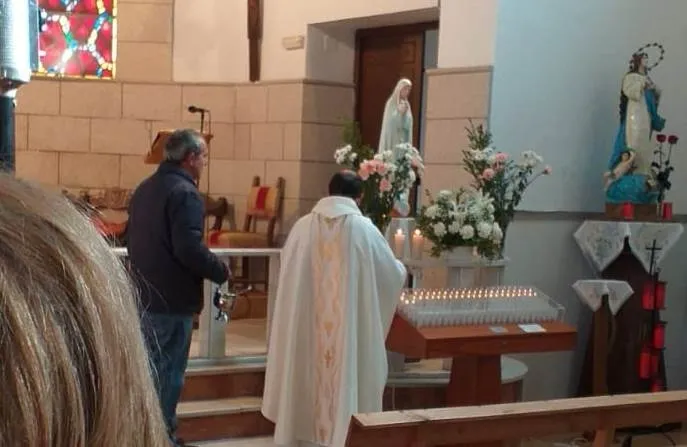 Foto 2 - Donan una Virgen a la Parroquia de Sancti-Sp&iacute;ritus tras salir ilesos 4 j&oacute;venes de un accidente