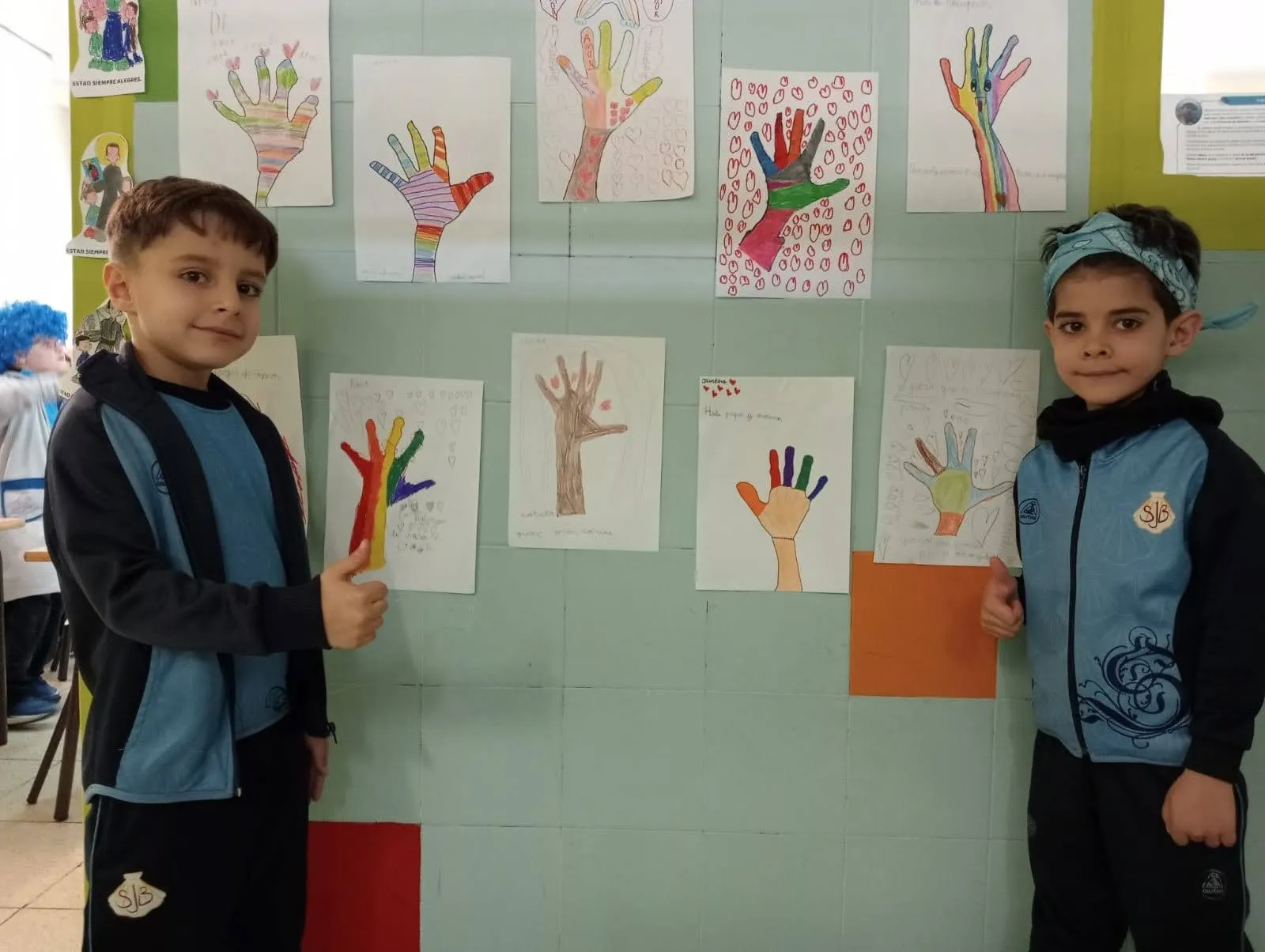 Imágenes del Día Internacional del Cáncer Infantil en el colegio San Juan Bosco. 