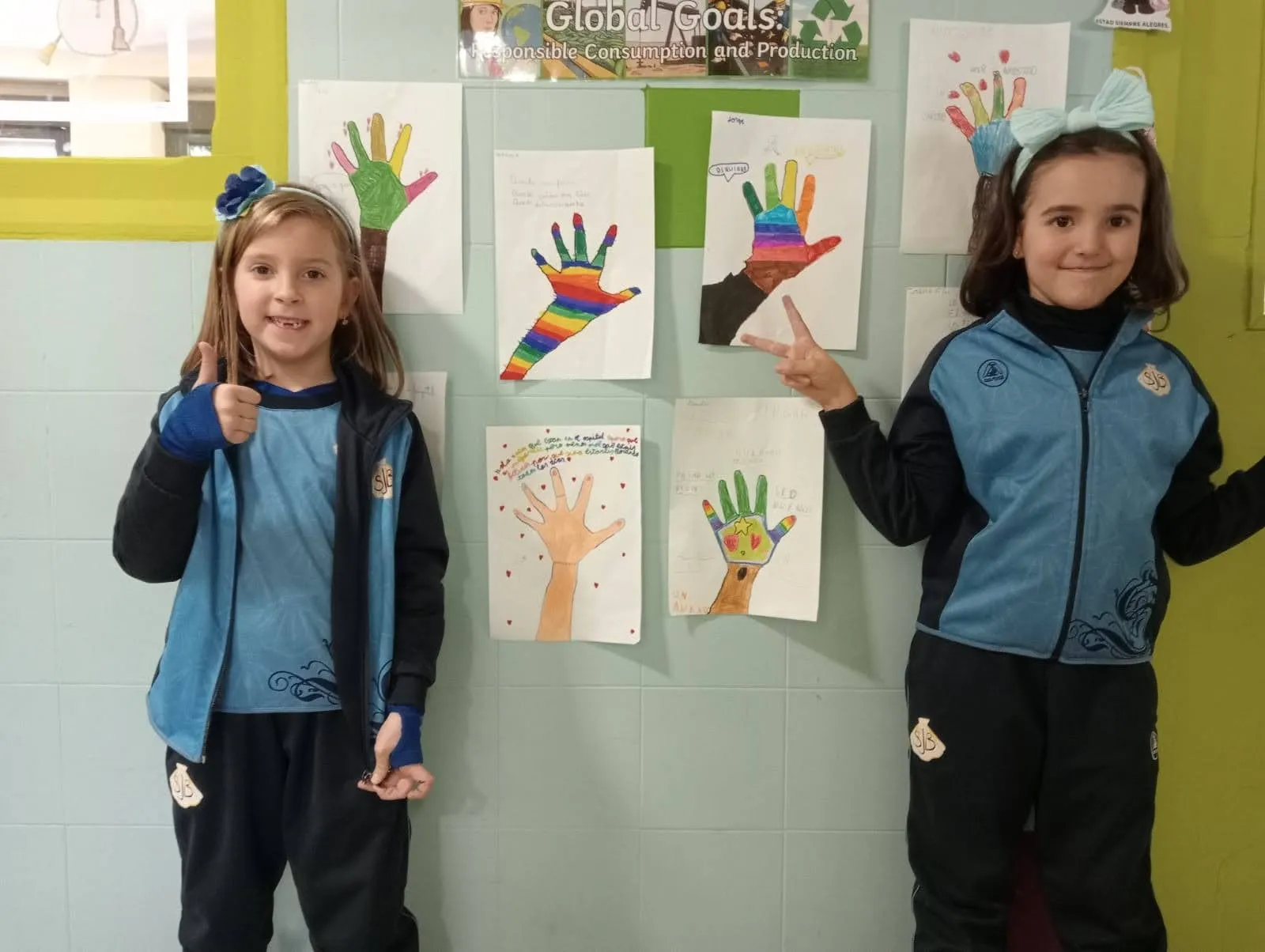 Imágenes del Día Internacional del Cáncer Infantil en el colegio San Juan Bosco. 
