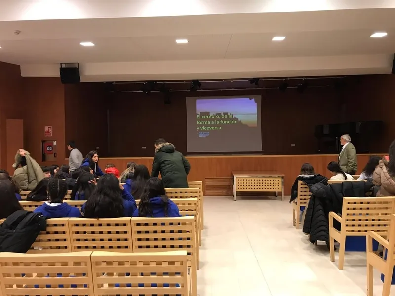 Foto 4 - As&iacute; ha sido la visita del San Juan Bosco a la exposici&oacute;n de dibujos de Santiago Ram&oacute;n y Cajal