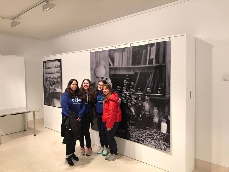 Así ha sido la visita del San Juan Bosco a la exposición de dibujos de Santiago Ramón y Cajal