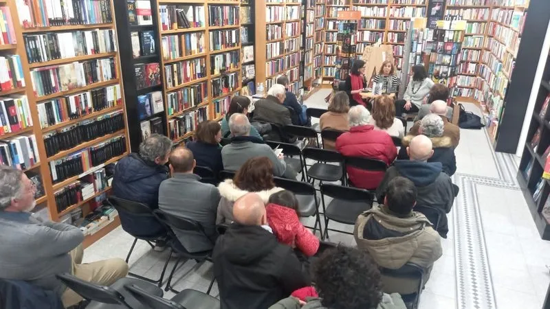 Foto 3 - La autora bejarana Yolanda Izard presenta su libro de relatos