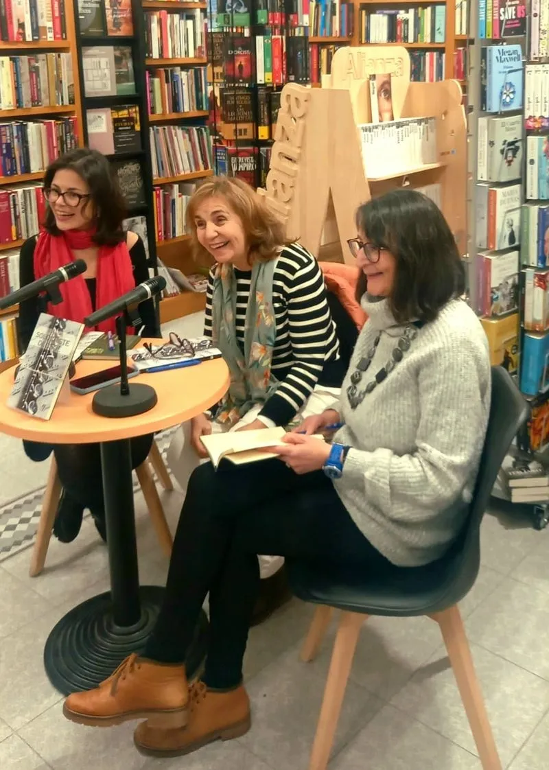Foto 2 - La autora bejarana Yolanda Izard presenta su libro de relatos