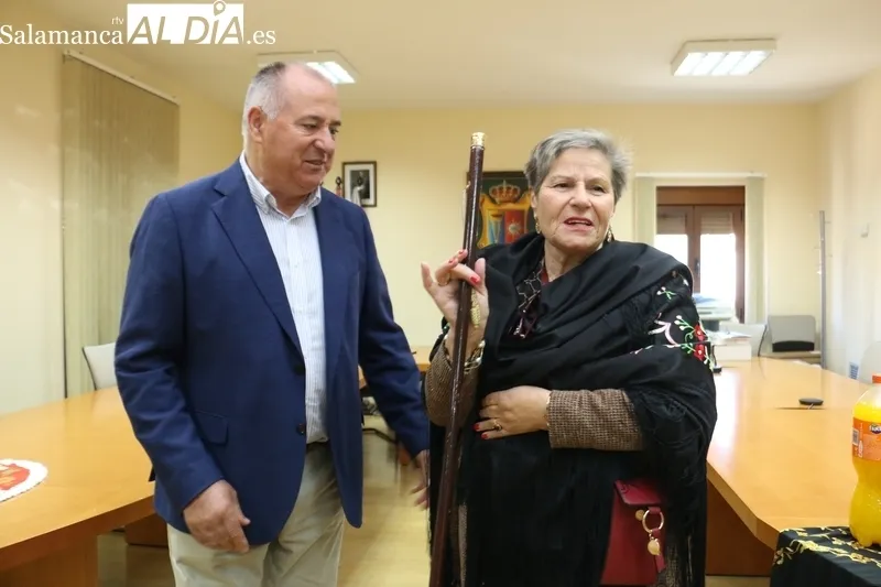 En la celebración de Santa Águeda en Villarino, las agudesas brindaron con oporto y moscatel por estar todas de nuevo en 2024 / CORRAL 