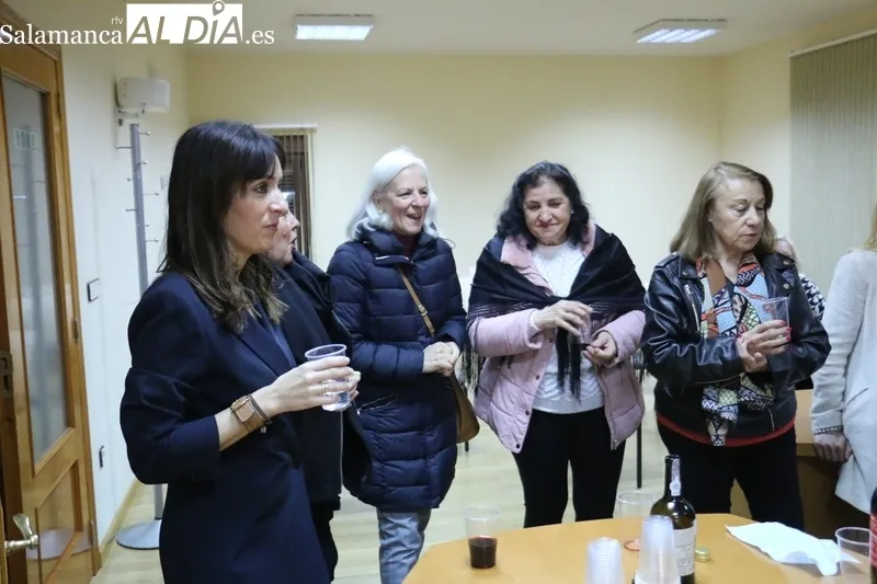 En la celebración de Santa Águeda en Villarino, las agudesas brindaron con oporto y moscatel por estar todas de nuevo en 2024 / CORRAL 