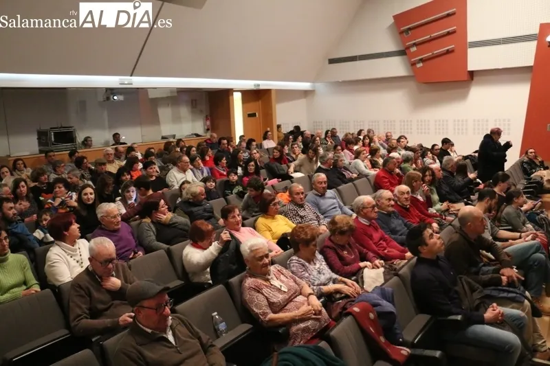 Representación de 'El Principito, el musical' por el Colectivo Teatro Telar en Vitigudino  / CORRAL
