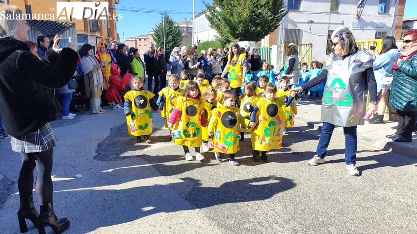 Desfile de Carnaval del CEIP Manuel Moreno Blanco en Vitigudino / CORRAL