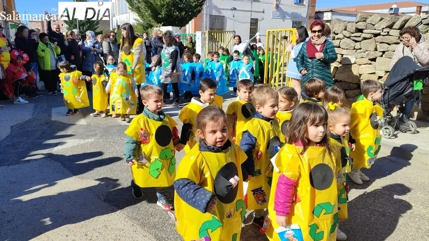 Desfile de Carnaval del CEIP Manuel Moreno Blanco en Vitigudino / CORRAL