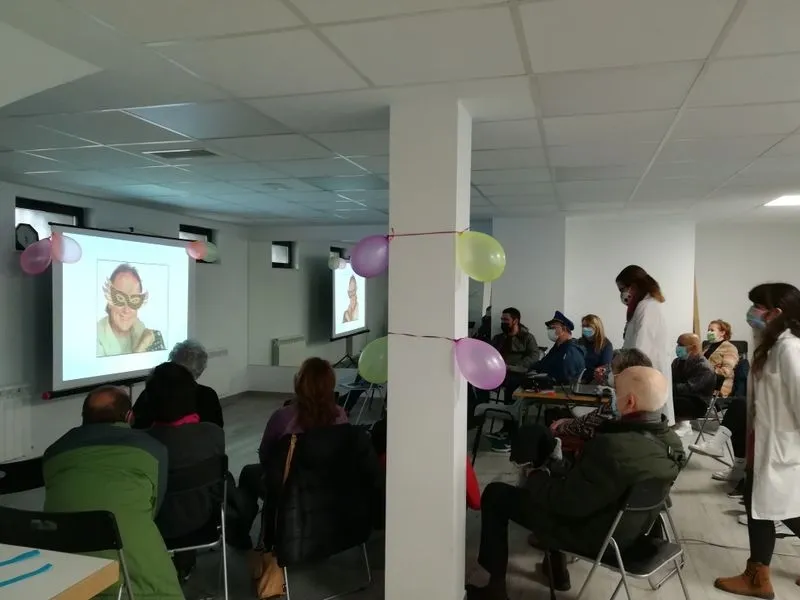 Foto 3 - ASDACE celebra el Carnaval con talleres de estimulaci&oacute;n cognitivia