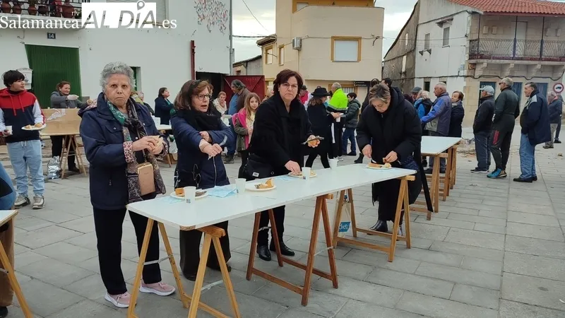 Tradicional entierro de la sardina en Villarino de los Aires para despedir el Carnaval / CORRAL