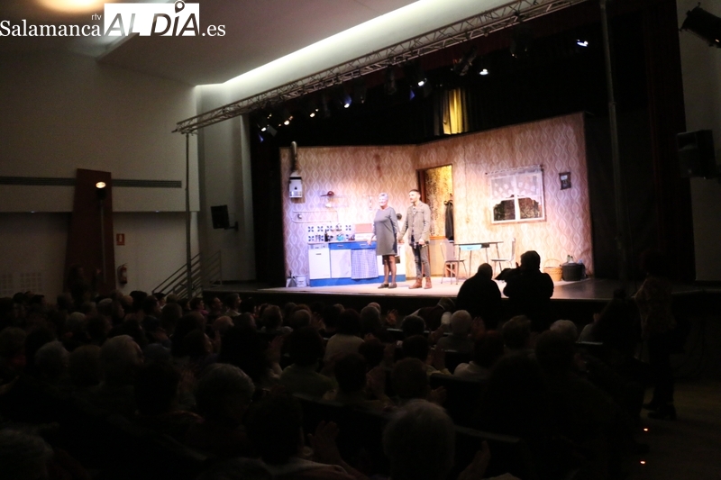 Excelente comedia la que Paraskenia Teatro ha dejado este domingo en Vitigudino / CORRAL