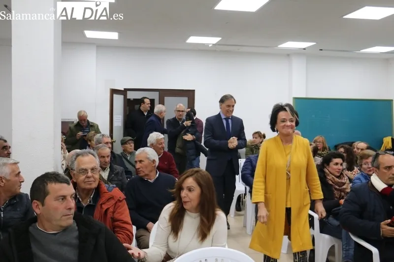 Encuentro de Carlos García Carballo en Vitigudino con alcaldes, concejales y militantes del PP de la comarca / CORRAL 