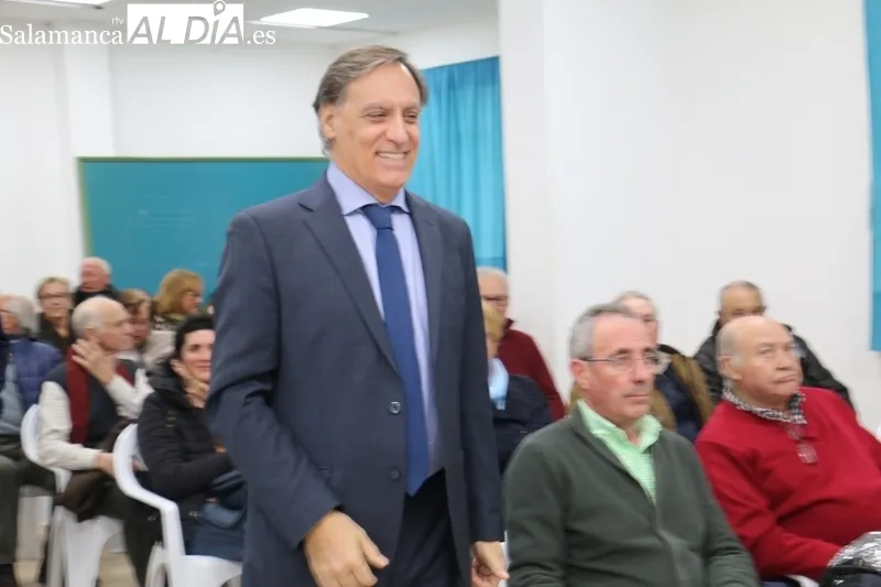 Encuentro de Carlos García Carballo en Vitigudino con alcaldes, concejales y militantes del PP de la comarca / CORRAL 