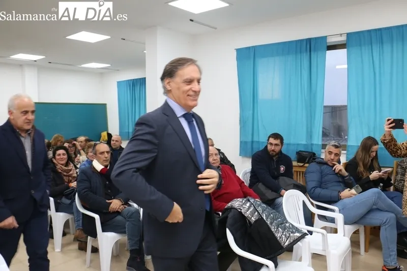 Encuentro de Carlos García Carballo en Vitigudino con alcaldes, concejales y militantes del PP de la comarca / CORRAL 