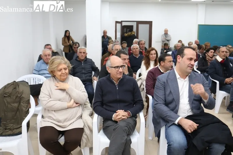 Encuentro de Carlos García Carballo en Vitigudino con alcaldes, concejales y militantes del PP de la comarca / CORRAL 