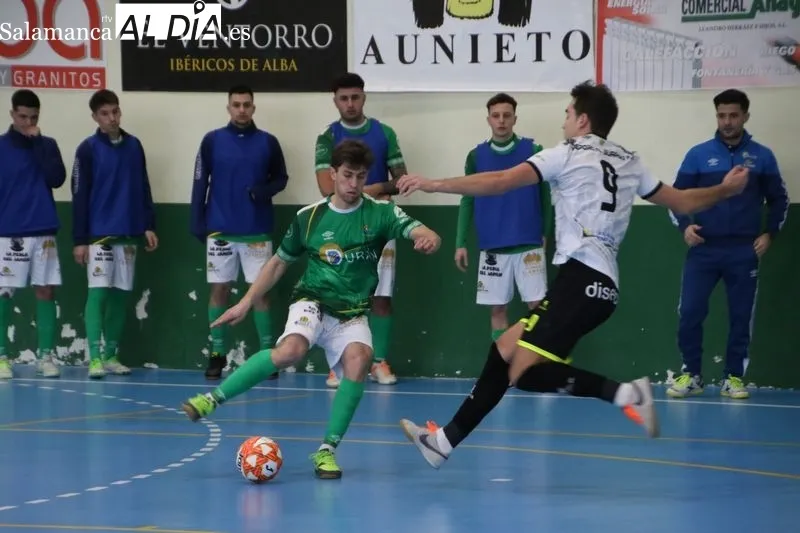 Foto 5 - Partidazo, triunfo y cortocircuito arbitral en Alba (10-7)