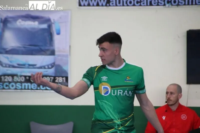 Foto 6 - Partidazo, triunfo y cortocircuito arbitral en Alba (10-7)