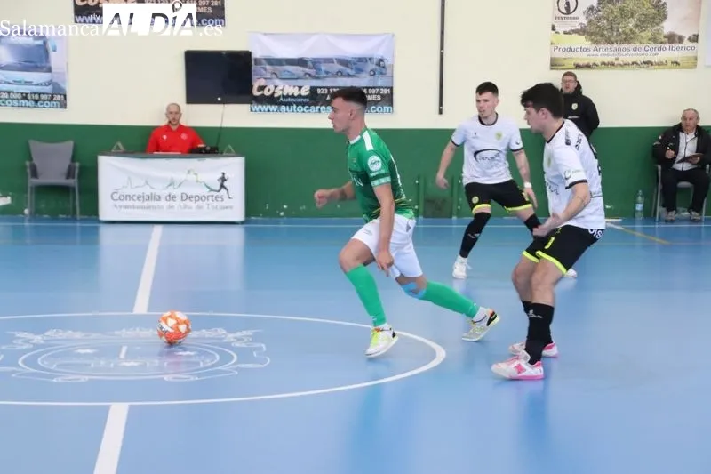 Foto 7 - Partidazo, triunfo y cortocircuito arbitral en Alba (10-7)