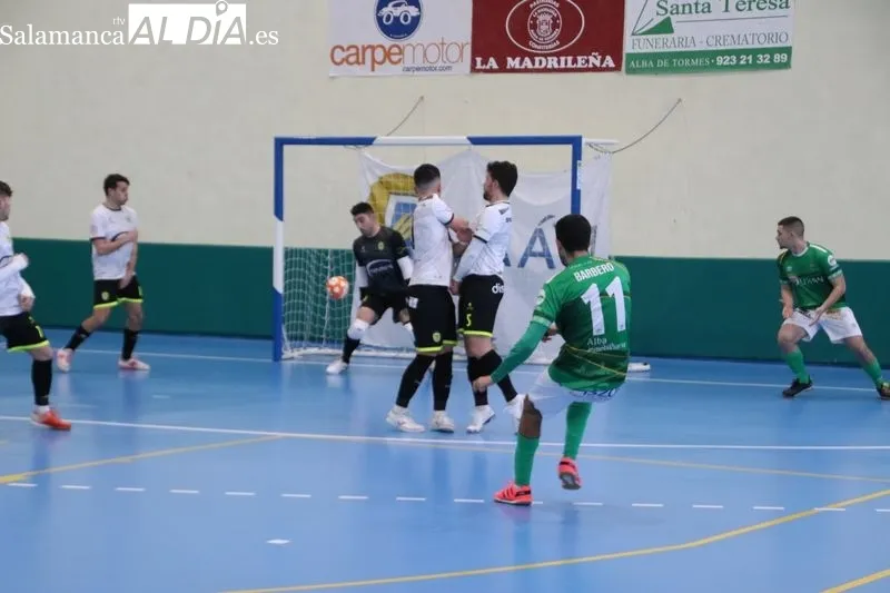 Foto 10 - Partidazo, triunfo y cortocircuito arbitral en Alba (10-7)