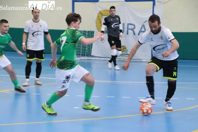 Foto 15 - Partidazo, triunfo y cortocircuito arbitral en Alba (10-7)