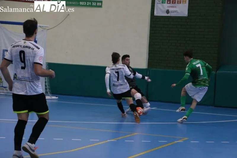 Foto 17 - Partidazo, triunfo y cortocircuito arbitral en Alba (10-7)