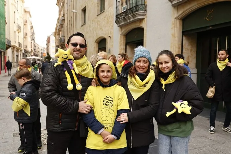 Foto 56 - La Marea Amarilla sale a la calle para dar visibilidad a las Enfermedades Raras