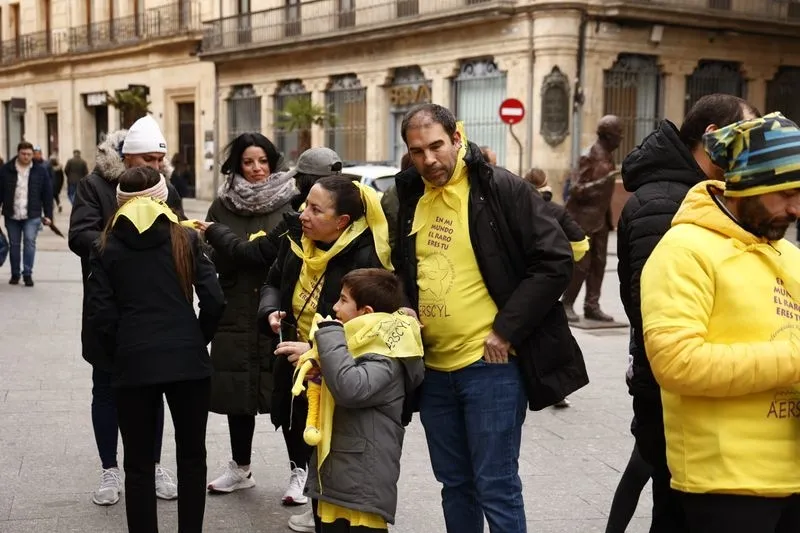 Foto 54 - La Marea Amarilla sale a la calle para dar visibilidad a las Enfermedades Raras