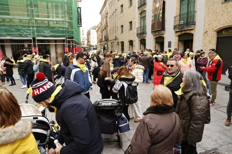 Foto 51 - La Marea Amarilla sale a la calle para dar visibilidad a las Enfermedades Raras