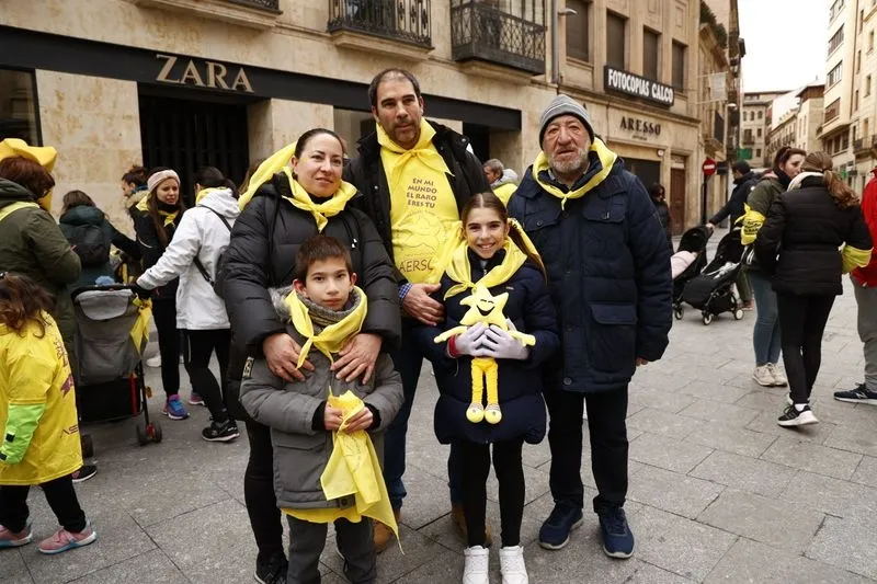 Foto 49 - La Marea Amarilla sale a la calle para dar visibilidad a las Enfermedades Raras