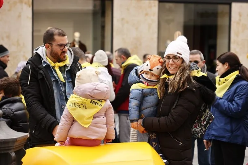 Foto 47 - La Marea Amarilla sale a la calle para dar visibilidad a las Enfermedades Raras