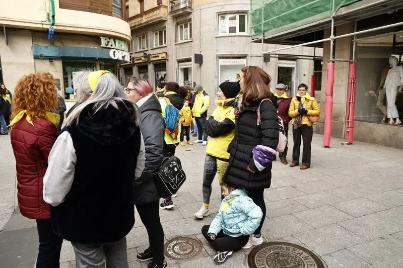 Foto 46 - La Marea Amarilla sale a la calle para dar visibilidad a las Enfermedades Raras