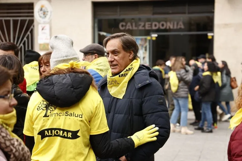 Foto 45 - La Marea Amarilla sale a la calle para dar visibilidad a las Enfermedades Raras