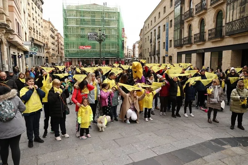 Foto 39 - La Marea Amarilla sale a la calle para dar visibilidad a las Enfermedades Raras