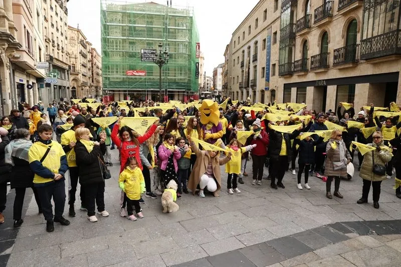 Foto 38 - La Marea Amarilla sale a la calle para dar visibilidad a las Enfermedades Raras