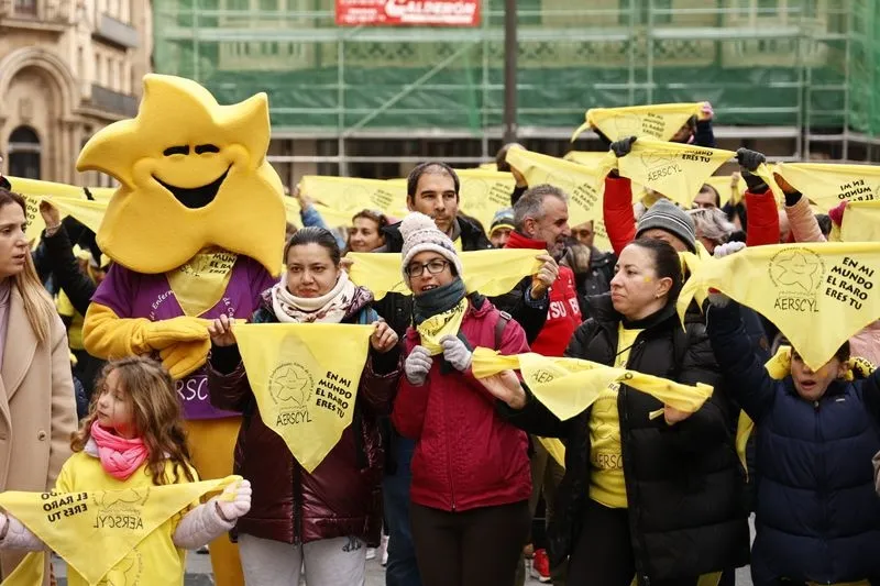 Foto 37 - La Marea Amarilla sale a la calle para dar visibilidad a las Enfermedades Raras