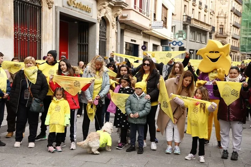 Foto 34 - La Marea Amarilla sale a la calle para dar visibilidad a las Enfermedades Raras