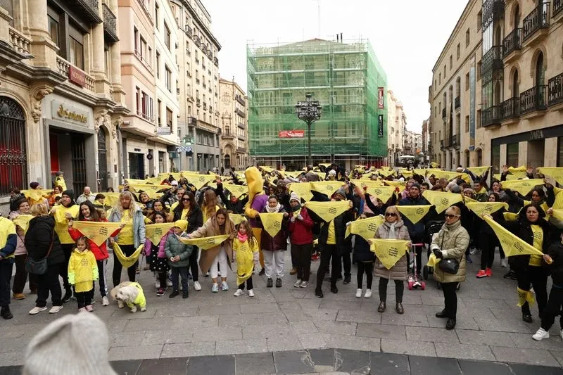 Foto 32 - La Marea Amarilla sale a la calle para dar visibilidad a las Enfermedades Raras